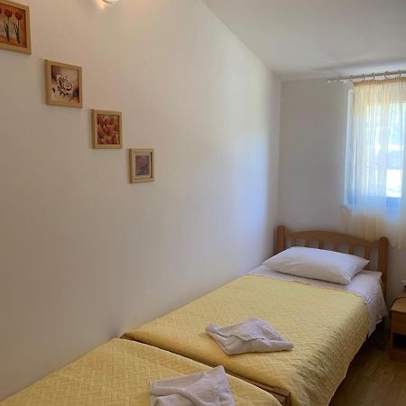 Apartments Ema 萨利 外观 照片