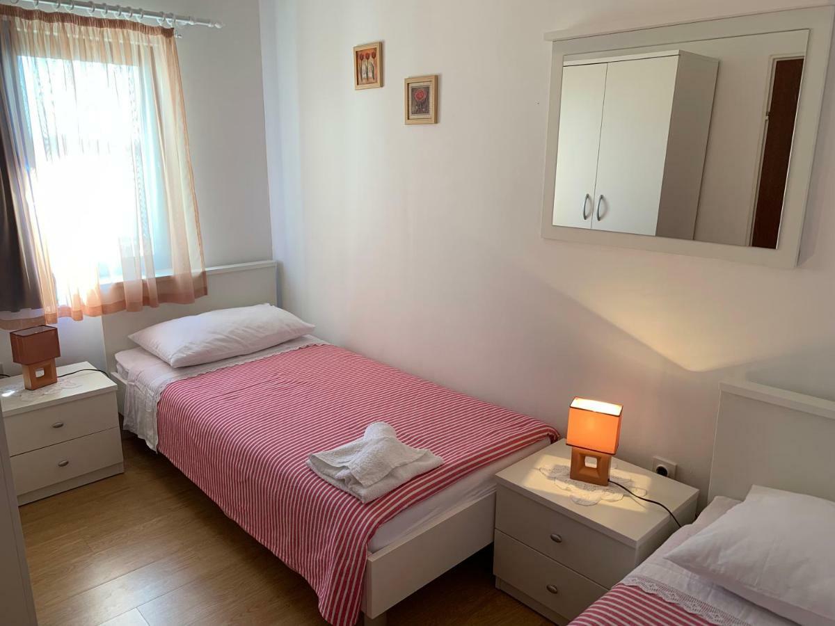 Apartments Ema 萨利 外观 照片